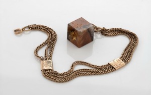 An antique 9ct yellow gold Albertina fob chain with Sienna marble cube fob, 19th century, 22cm long, the chain 10.9 grams