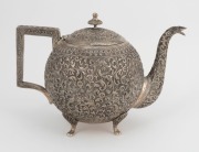 An antique Indian Kutch silver teapot, 19th/20th century, ​​​​​​​17cm high, 23cm wide, 758 grams - 3