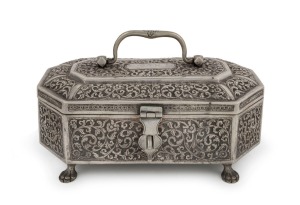 An antique Indian silver casket with lion paw feet, 19th/20th century, ​​​​​​​11cm high, 20cm wide, 628 grams