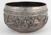 A Burmese silver bowl adorned with repousse decoration, 20th century, 9.5cm high, 16cm wide, 350 grams - 3