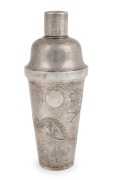 An antique Chinese export silver cocktail shaker with dragon decoration and hand beaten finish, 19th/20th century, stamped "SILVER" with seal and maker's marks, ​​​​​​​28cm high, 506 grams