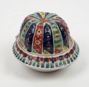 IMARI&nbsp;antique Japanese lidded box in the form of a Samurai helmet, circa 1850, 9cm high - 2