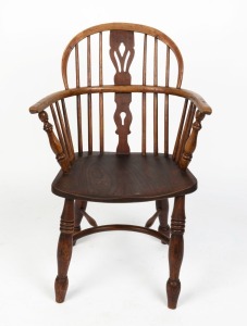 An antique English elm and beech Windsor chair, 19th century, 92cm high, 60cm across the arms