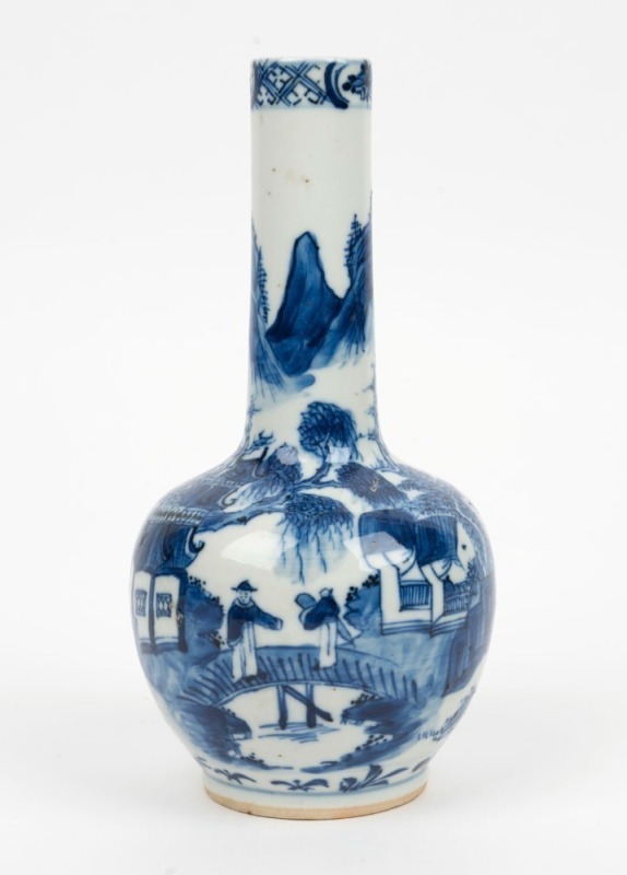 An antique Chinese blue and white porcelain vase, Qing Dynasty, 18th/19th century, four character mark to base, ​​​​​​​21cm high