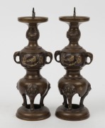 A pair of Japanese bronze candlesticks, 19th/20th century, ​​​​​​​19cm high - 2