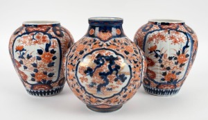Three antique Chinese Imari vases, 19th century, ​​​​​​​the largest 22cm high