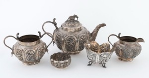 An Indian silver five piece tea set, 19th/20th century, the tea pot 13cm high, 21cm wide, 785 grams total