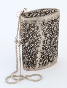 A Chinese pierced silver purse with bird and floral decoration, 19th/20th century, 10.5cm wide, 94 grams including chain