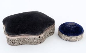 Two antique English sterling silver jewellery boxes with velvet tops, early 20th century, the larger 19cm wide