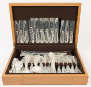 SAVOY English silver plated cutlery set for 12 in oak canteen, 20th/21st century