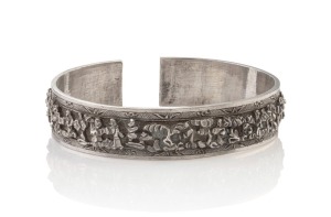 A rare antique Chinese silver bangle decorated with numerous figures, Qing Dynasty, 19th century, 7.5cm wide, 54 grams