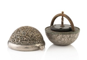 An antique Chinese silver-finished cricket cage pendant, 19th century, 4cm high