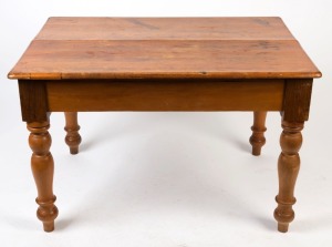 An antique pine campaign table with detachable screw mount legs, 19th century, 76cm high, 122cm wide, 90cm deep