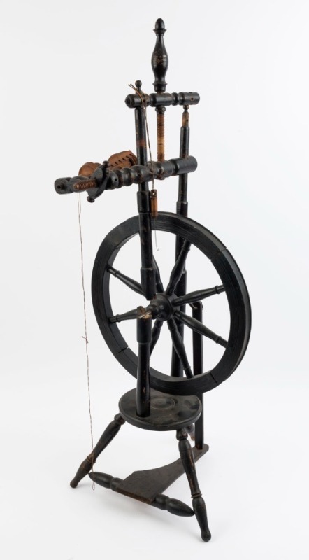 An antique turned beech spinning wheel with ebonized finish, 19th century, ​​​​​​​95cm high