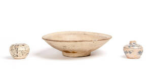A large Vietnamese stoneware dish, two blue and white jarlet and a covered box, 14th/16th century, 27cm diameter for the dish