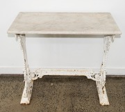 Antique cast iron garden table with marble top, 19th century, 73cm high, 122cm wide, 62cm deep. - 2
