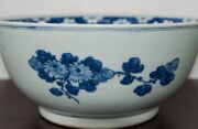 A Chinese blue and white porcelain bowl with birds and floral decoration, Qing Dynasty, 19th/20th century, 13cm high, 29cm diameter - 4