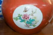 Two Chinese porcelain vases with orange/red grounds, 20th century, ​​​​​​​33cm and 23cm high - 4