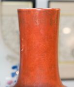 Two Chinese porcelain vases with orange/red grounds, 20th century, ​​​​​​​33cm and 23cm high - 7