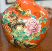 Two Chinese porcelain vases with orange/red grounds, 20th century, ​​​​​​​33cm and 23cm high - 10
