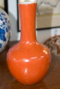 Two Chinese porcelain vases with orange/red grounds, 20th century, ​​​​​​​33cm and 23cm high - 11