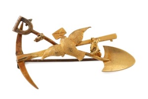 BERNARD V. LINDELL of Kalgoorlie Western Australia, rare 18ct gold miner's brooch with crossed pick and shovel adorned with flying bird carrying a letter, plus gold nugget specimens, late 19th century, stamped "LINDELL, 18ct", ​​​​​​​5cm wide, 6 grams