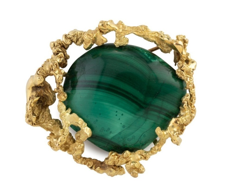 An impressive Modernist brooch with large polished malachite specimen mounted in 18ct yellow gold, 20th century, ​​​​​​​5cm wide, 43.5 grams total