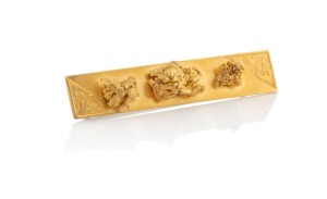 PETER DICK antique New Zealand 18ct gold bar brooch, set with three handsome gold nugget specimens, 19th century, stamped "P. DICK, 18c", 5cm wide, 9.2 grams