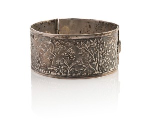 A vintage sterling silver Australian bangle decorated with a kangaroo in landscape, 20th century, 6cm wide, 40 grams