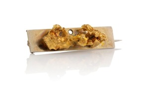 An antique Australian gold miner's brooch with impressive gold nugget specimen mounted on gilded sterling silver bar, 19th century, stamped "O. LYNCH, GAWLER, STG. SILVER", 4.8cm wide, 16.5 grams
