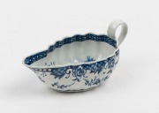 DERBY early English blue and white porcelain sauce boat, 18th century, 9cm high, 20.5cm wide