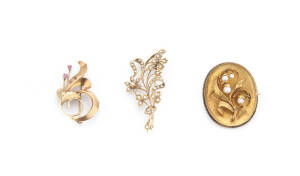 BROOCHES: Three antique brooches. 27.6 grams.&nbsp;