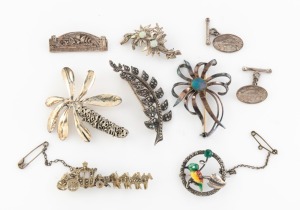 Australiana silver brooches including WALSH BROS. enamel kookaburra brooch, flannel flower and opal brooch, Sydney Harbour Bridge cufflinks and brooch, New Zealand fern brooch, etc, (8 items), the largest 6cm wide