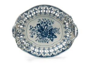 DR WALL WORCESTER "Pine Cone Pattern" exceptional English pierced blue and white porcelain serving plate with applied flowers and branch handles, circa 1770, blue crescent mark, 26cm across the handles