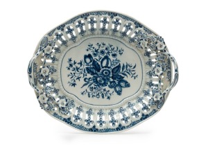 DR WALL WORCESTER "Pine Cone Pattern" exceptional English pierced blue and white porcelain serving plate with applied flowers and branch handles, circa 1770, blue crescent mark, 26cm across the handles