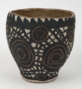 PEPAI JANGALA CARROLL studio pottery vessel with sgraffito and hand-painted decoration, signed "Pepai Carroll", 20cm high, 20cm wide - 3
