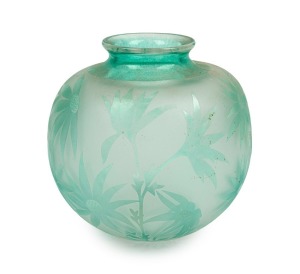 AMANDA LOUDEN "Flannel Flowers" Australian spherical green cameo glass vase, engraved "Amanda Louden, 2003", 13cm high
