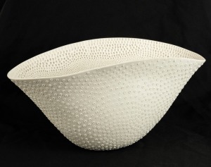 ROBIN BEST cream porcelain bowl, incised "Robin Best, 2000", ​​​​​​​18.5cm high, 38.5cm wide