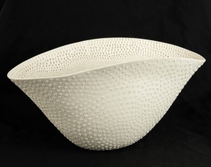 ROBIN BEST cream porcelain bowl, incised "Robin Best, 2000", 18.5cm high, 38.5cm wide