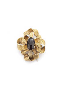 BROOCH: Yellow gold and garnet ribbon brooch with photo locket.