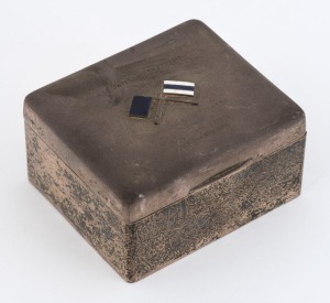 An Australian silver cigarette box with enamel flags and military inscription "A.I.F. UNIT COMPETITIONS 1937, ENGINEERS & SIGNALLERS, WINNER P.G. GOLDSTEIN, 1st DIV. SIG COY.", ​​​​​​​10.5cm wide, 380 grams total (including cedar lining)