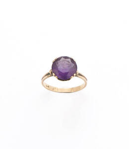 RINGS: Six gold stone set rings. Various carats. 26.76 grams.