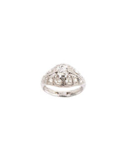 RING: Diamond ring, centre stone 0.40 carats. Platinum.