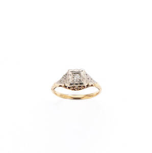 RINGS: Three 18ct gold vintage rings. 6.96 grams.