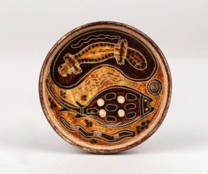 CARL COOPER Australian pottery dish with sgraffito animal decoration, incised "Carl Cooper, Australia, 1954", 12cm diameter