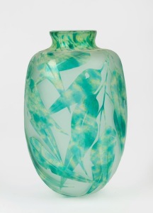 AMANDA LOUDEN Australian green cameo glass gum leaf vase, engraved "Amanda Louden, 1998", 18cm high