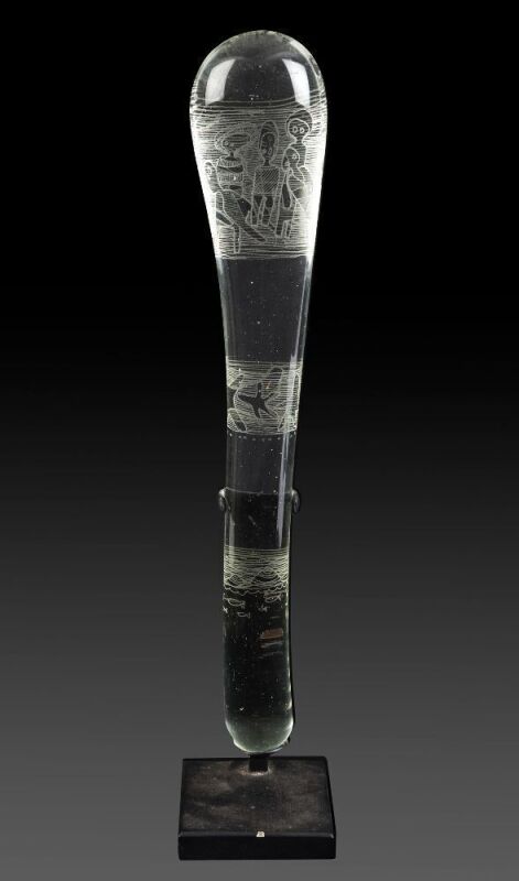 SUE McPHERSON "Waddy" art glass club engraved with Wandjina spirit figures, accompanied by a bespoke gallery stand, engraved "Sue McPherson, 03/10", 43cm high