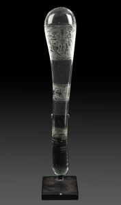 SUE McPHERSON "Waddy" art glass club engraved with Wandjina spirit figures, accompanied by a bespoke gallery stand, engraved "Sue McPherson, 03/10", 43cm high