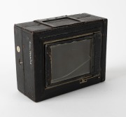 DALLMEYER: 4.5x6cm vertical-folding Speed Camera, c. 1925, with Pentac&nbsp;f2.9 fast lens [#107567]. - 3