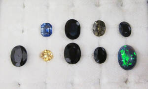 VARIOUS LOOSE STONES: One loose opal cabochon and one loose sapphire